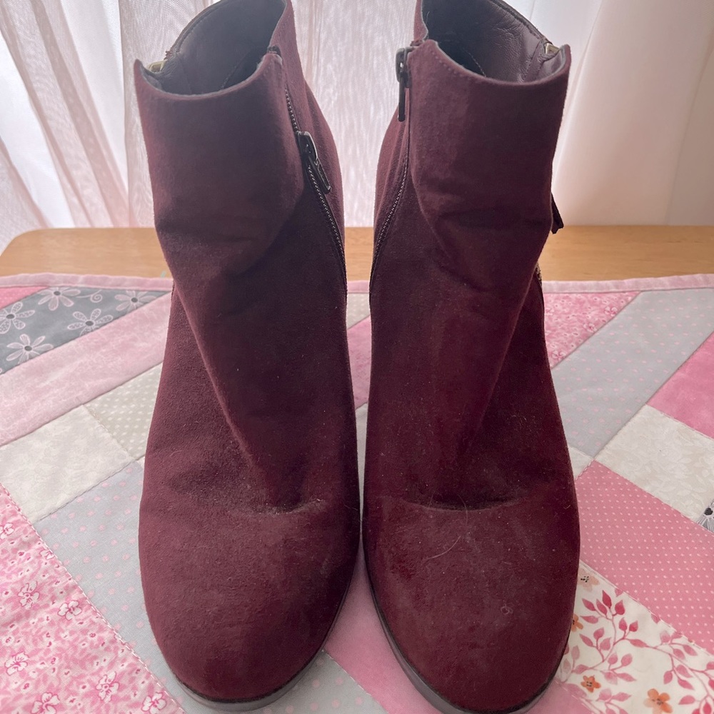 🏷️ 3/$40 Apt. 9 Maroon/Cranberry Zippered Ankle Boots